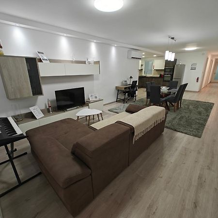 Modern Apartment With Large Outdoor Area - Sleeps 7, Close To Malta International Airport Luqa Eksteriør billede